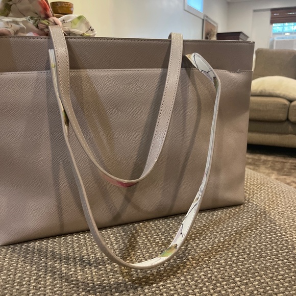 Betsey Johnson Blush Floral Xozaria Large Tote - Picture 6 of 11